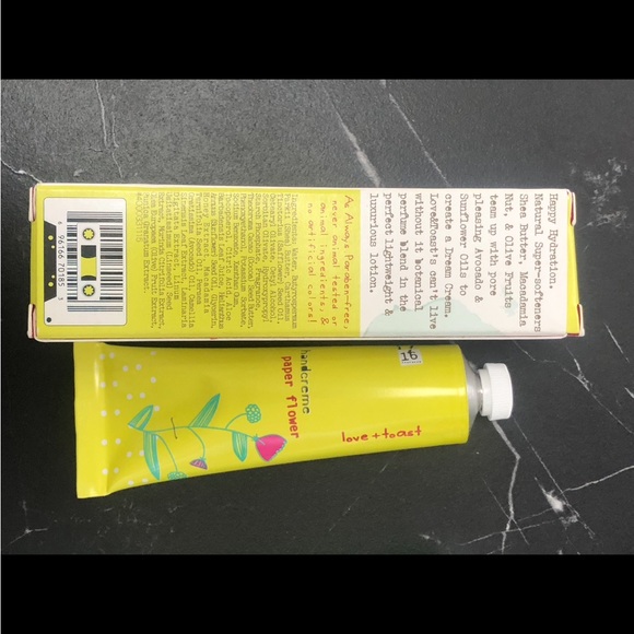 SET x2 LOVE & TOAST Tokyo Milk Pomme Poivre & Paper Flower Hand Cream 1.25oz ea - Picture 5 of 6